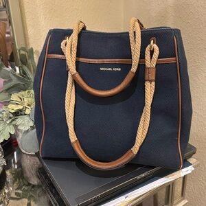 Nice Michael Kors beautiful bag In Excellent condition